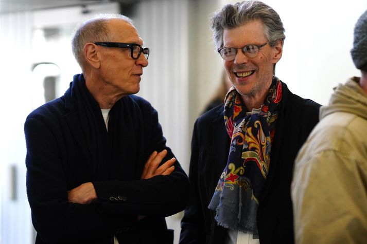 Kanónan Christian Marclay var að opna sýningu á Listasafni Íslands. Hér spjallar hann við Sigurð Gísla Pálmason á opnuninni.