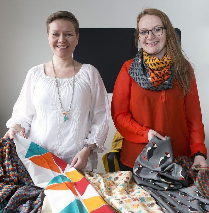Systurnar Margrét Helga Skúladóttir og Guðrún Eysteinsdóttir stefna hátt.