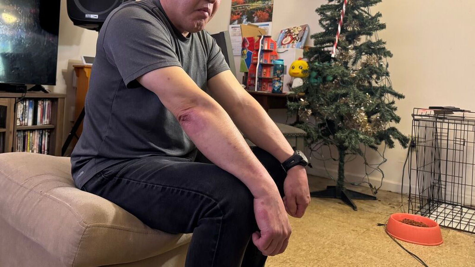 Drógu mann út á nær­buxunum sem hafði ekkert til saka unnið