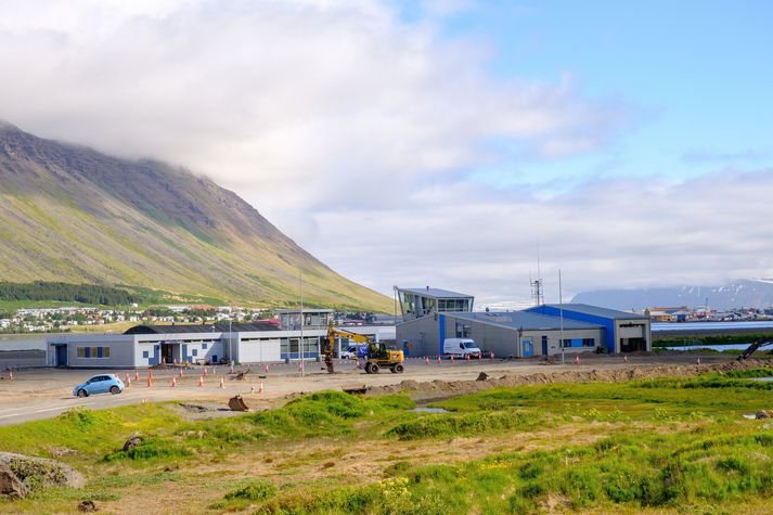 Atvikið varð á Ísafjarðarflugvelli fyrr í dag.