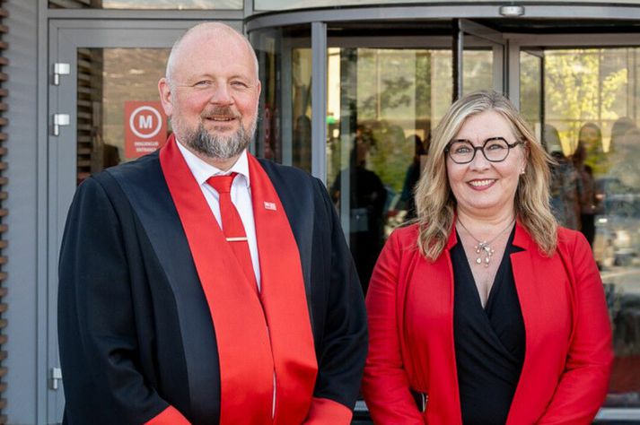 Eyjólfur og Áslaug á tímamótum. Áslaug starfaði sem stjórnmálafræðiprófessor við Bates College í Lewiston í Maine í Bandaríkjunum.