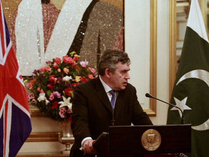Forsætisráðherrann heimsótti ráðamenn í Pakistan og Afganistan í gær. Hér sést hann í Islambad í Pakistan. Mynd/AP