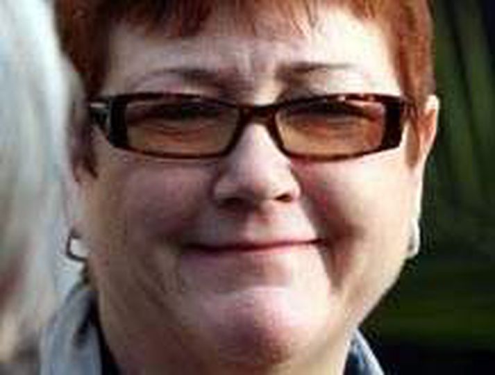 Dómarinn, Esther Cunningham.