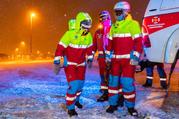 Björgunarsveitir að störfum í óveðrinu á föstudag.