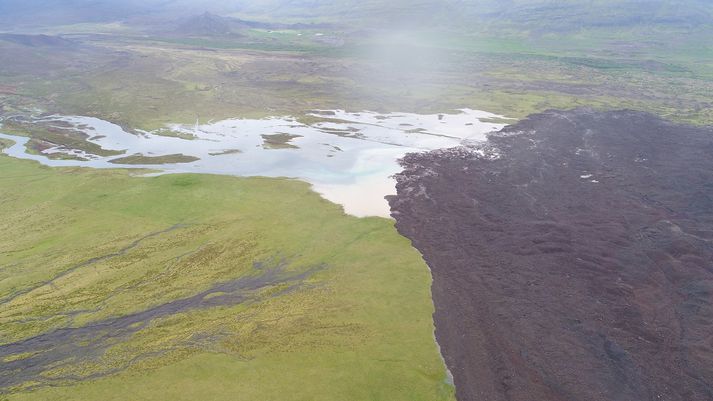 Skriðan rann yfir farveg Hítarár sem stíflaðist.