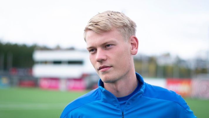 Orri Steinn Óskarsson með hárið í lagi fyrir æfingu U21-landsliðsins í gær.