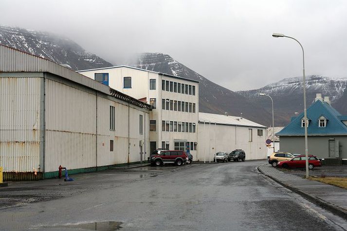 Nú færist aftur líf í gamla fiskvinnsluhúsið þar sem stórveldið Einar Guðfinnsson malaði gull á sínum tíma.