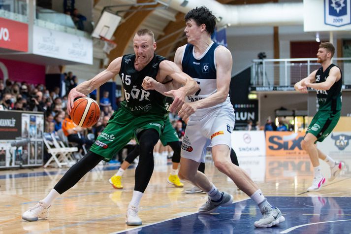 Adomas Drungilas og AJ Brodeur í baráttunni í Garðabæ í fyrr í vetur.