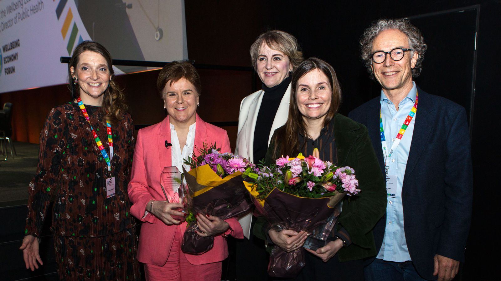 Katrín og Sturgeon hlutu Velsældarverðlaun