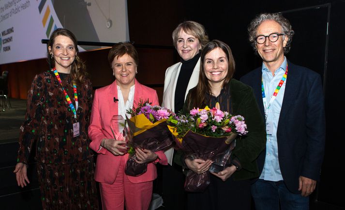 Frá vinstri, Dóra Guðrún Guðmundsdóttir sálfræðingur og sviðsstjóri hjá embætti landlæknis, Nicola Sturgeon fyrrverandi fyrsti ráðherra Skotlands, Hanna Birna Kristjánsdóttir fyrrverandi ráðherra, Katrín Jakobsdóttir fyrrverandi forsætisráðherra og Knut Inge Klepp prófessor við næringarfræðideild læknadeildar Háskólans í Osló.