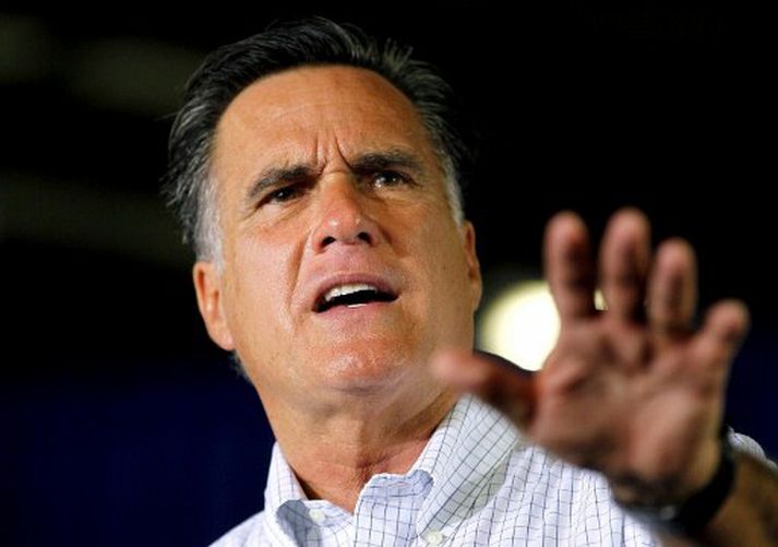Romney er sakaður um að vera peningagráðugur.