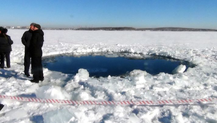 Flestir molanna fundust á hinu ísi lagða Chebarkul-vatni.