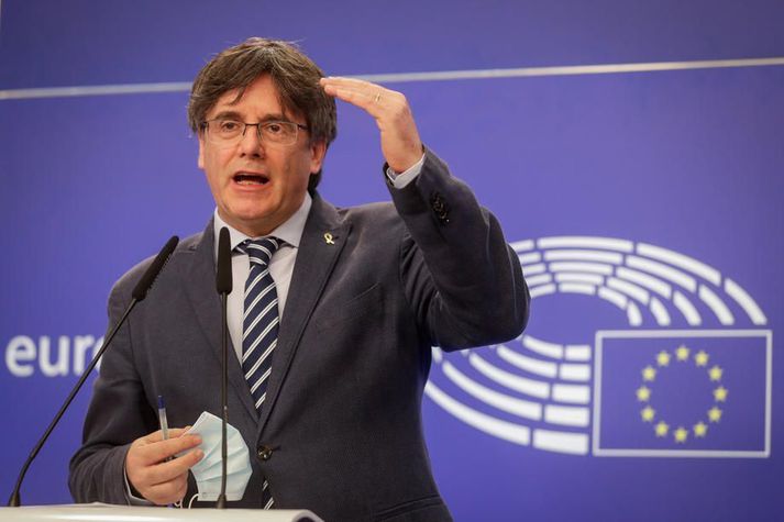 Puigdemont á blaðamannafundi í júní þar sem umræðuefnið var friðhelgi hans sem Evrópuþingmanns.