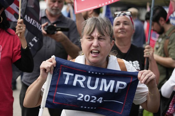 Búist er við mótmælum þegar Trump verður leiddur fyrir dómara.