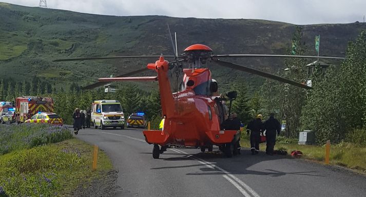 Frá vettvangi umferðarslyss við Úlfljótsvatn í dag.