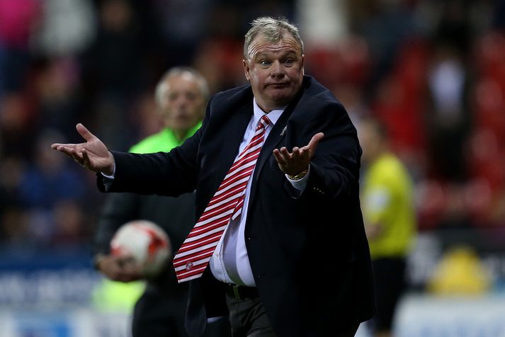Steve Evans er skrautlegur karakter.
