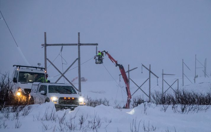 Unnið að rafmagnsviðgerðum á Norðurlandi í desember eftir óveðrið sem gekk yfir landið 10. og 11. desember.