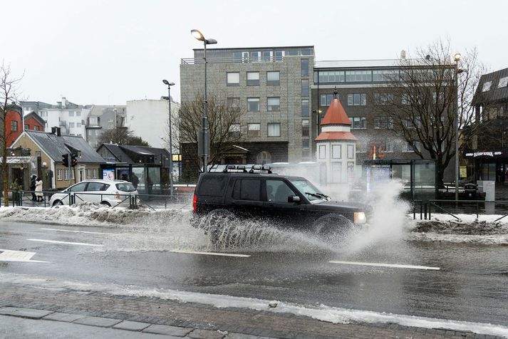Gular og appelsínugular viðvaranir hafa verið í gildi víðsvegar á landinu á dag.