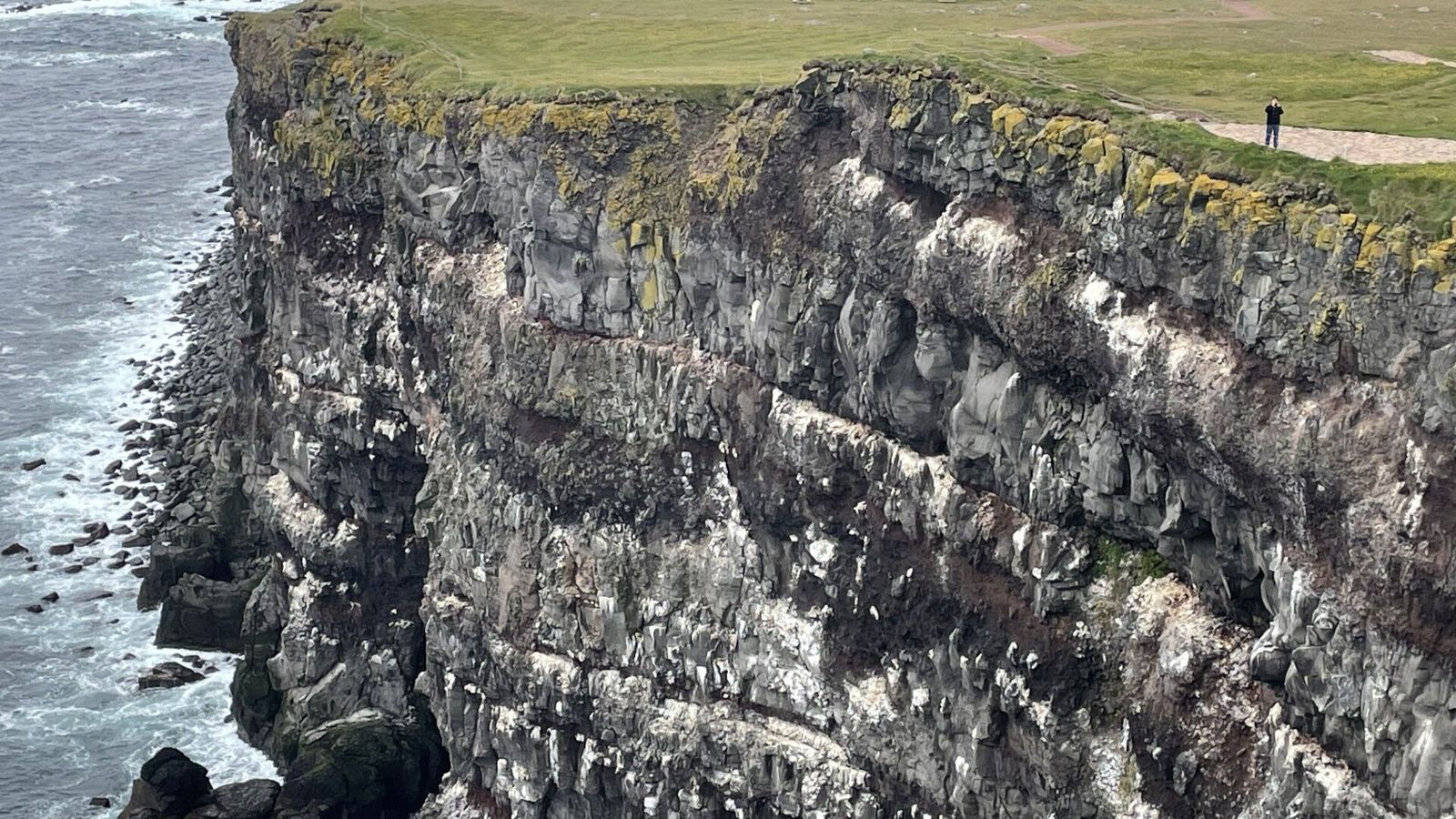 Styrkja fjarskiptainnviði vegna almyrkvans en í­treka for­gang 112