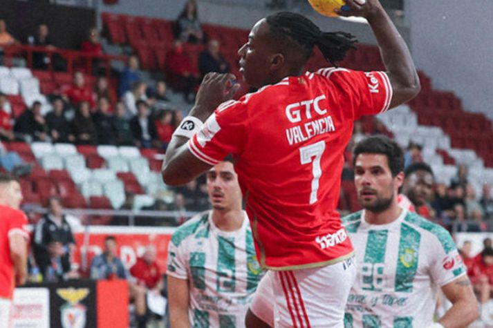 Stiven Tobar Valencia var öflugur í vinstra horni Benfica.