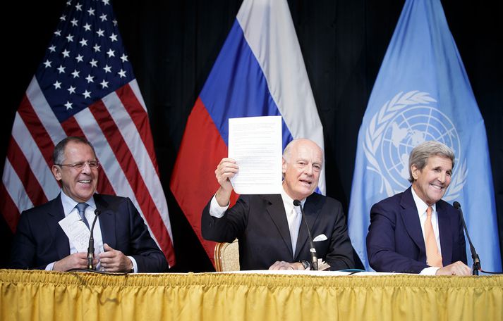 Sergei Lavrov, Staffan de Mistura og John Kerry á blaðamannafundi í dag.