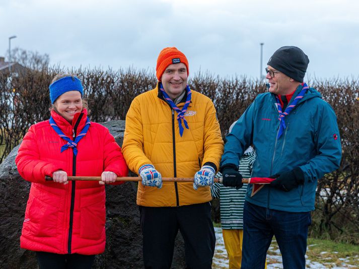 Marta Magnúsdóttir skátahöfðingi, Guðni forseti og Kristján Gíslason hringfari.