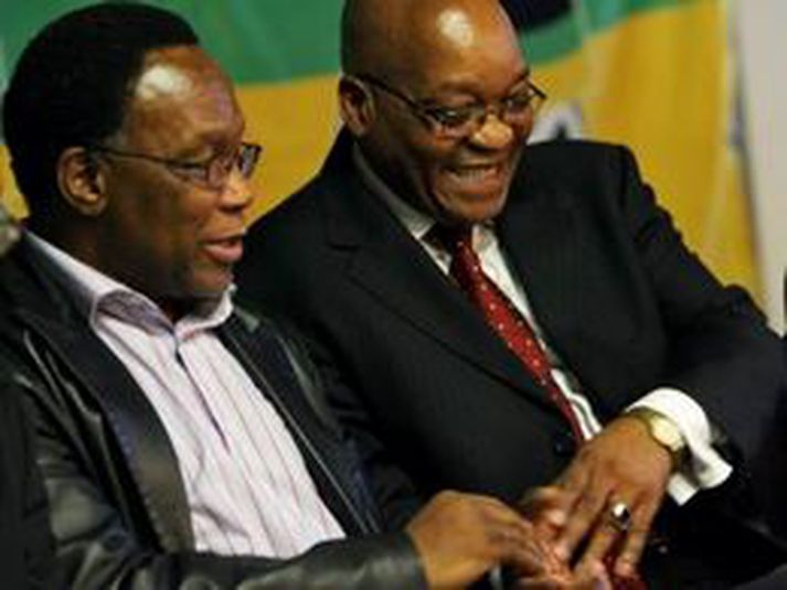 Kgalema Motlanthe og Jacob Zuma á blaðamannafundi í dag.