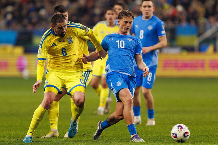 Albert Guðmundsson í leiknum mikilvæga á móti Úkraínu í Varsjá í Póllandi í nóvember.