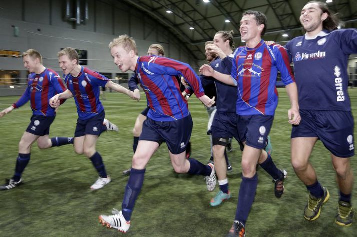 Leiknismenn fagna Reykjavíkurmeistaratitlinum. 