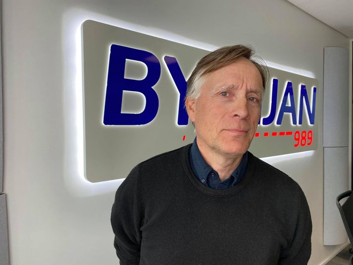 Ásgeir Haraldsson, barnalæknir, segist skilja bólusetningarhik hjá foreldrum en verr geti hann skilið samsæriskenningar um bólusetningar.