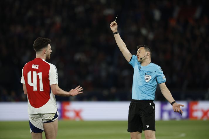 Gefur Declan Rice gula spjaldið.