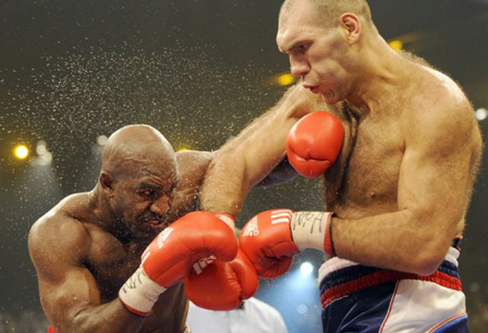 Holyfield átti erfitt um vik gegn tröllinu