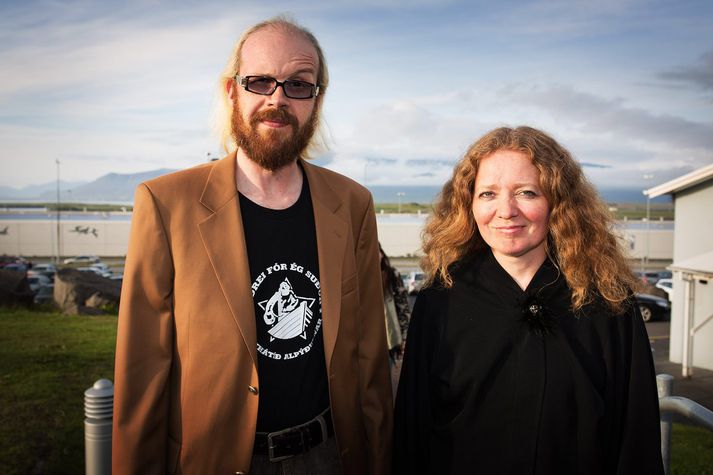Óttarr Proppé, formaður nefndarinnar og þingmaður Bjartrar framtíðar segir þetta vera  heildarendurskoðun á öllum útlendingalögunum.