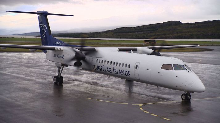 Bombardier-vél Flugfélags Íslands á Egilsstaðaflugvelli.