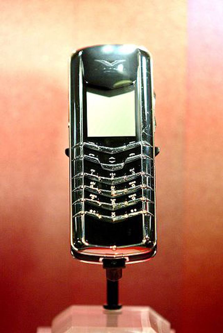 vertu farsími Demantsskreyttir farsímar frá Nokia hafa selst eins og heitar lummur í Danmörku þótt þeir kosti rúma eina milljón íslenskra króna.