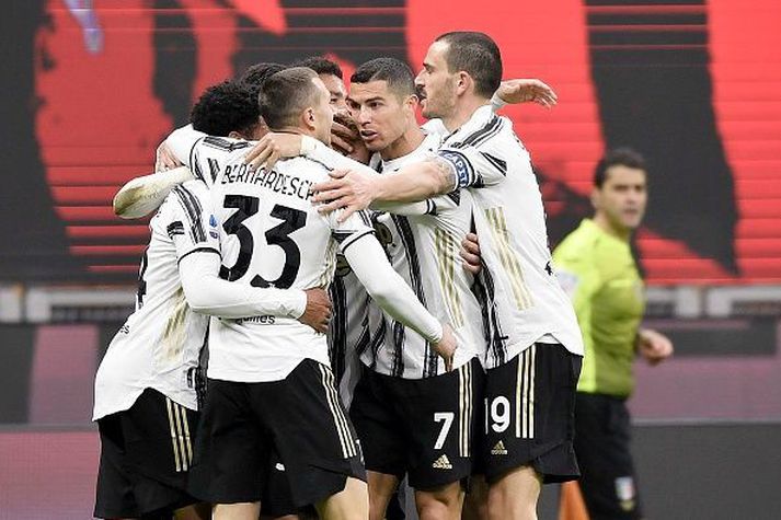 Ronaldo og félagar fagna einu af þremur mörkum Juventus í kvöld.