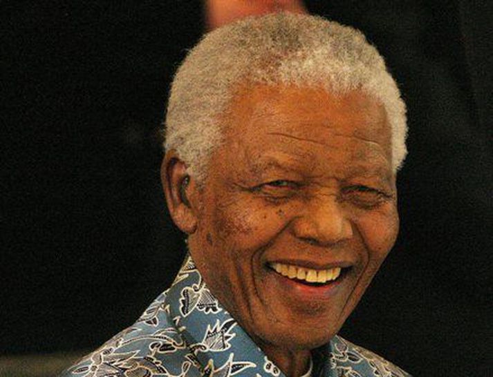 Ráðist var á tvö barnabörn Nelsons Mandela um helgina.
