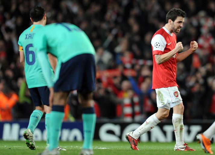Cesc Fabregas fagnar sigrinum í gær.