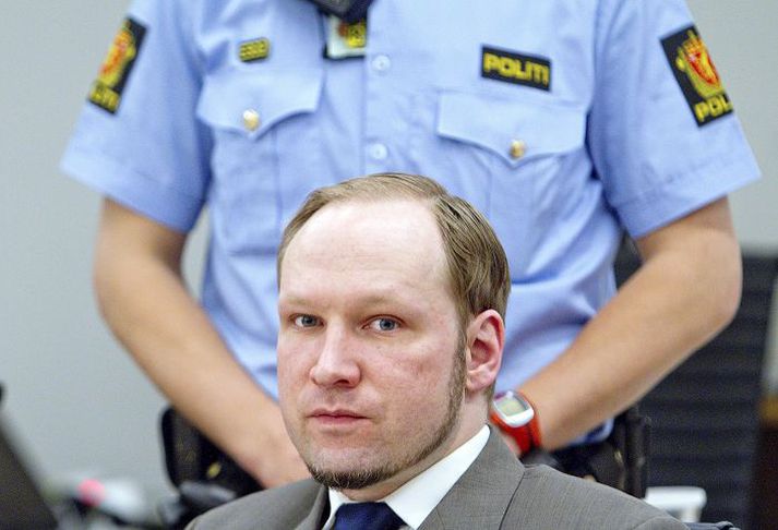 Anders Behring Breivik Norski fjöldamorðinginn fyrir rétti í Ósló í gær.