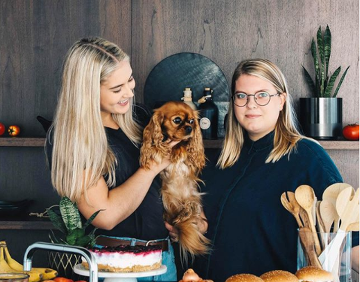 Systurnar Helga María og Júlía Sif halda úti uppskriftasíðunni Veganistur.