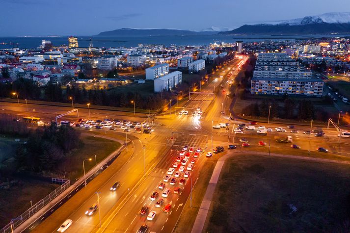 Gatnamót Miklabrautar og Kringlumýrarbrautar. Myndin er úr safni.