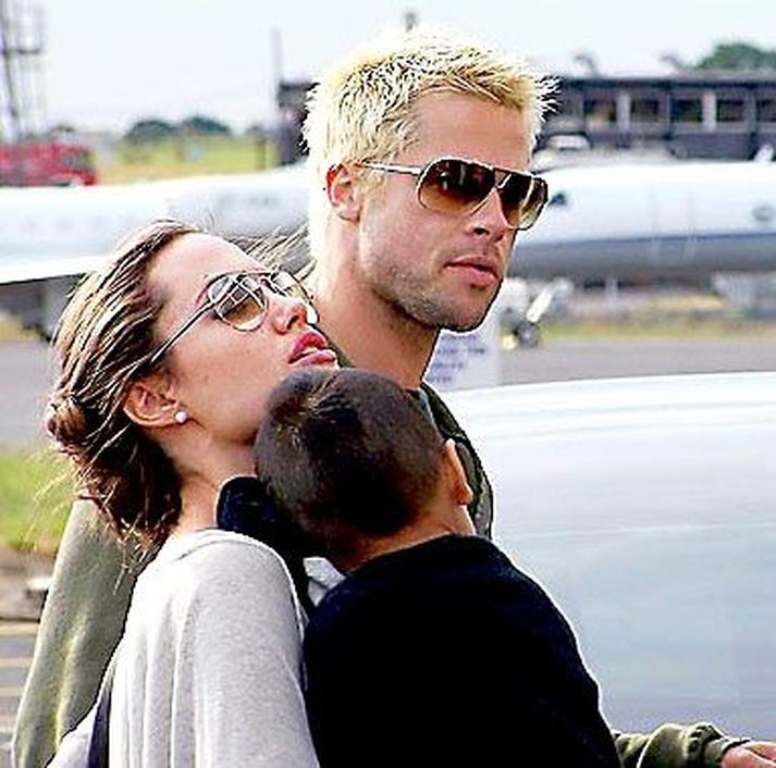 Brad Pitt og Angelina Jolie ásamt hinum fjögurra ára Maddox.