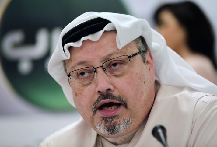 Jamal Khashoggi var í sjálfskipaðri útlegð í Bandaríkjunum en fór til Istanbúl til að sækja sér gögn fyrir brúðkaup sitt. Unnusta hans beið fyrir utan á meðan hann fór inn á ræðisskrifstofu Sáda í borginni en þaðan sneri hann ekki lifandi.