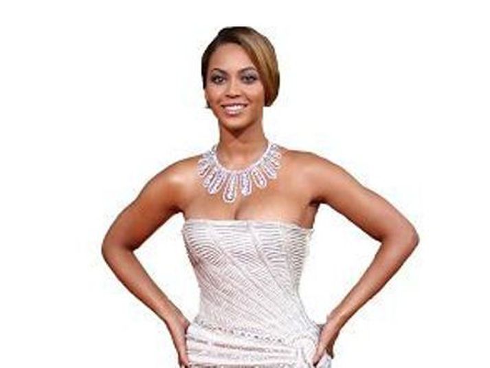 BEVERLY HILLS, CA - JANUARY 11:  Singer Beyonce arrives at the 66th Annual Golden Globe Awards held at the Beverly Hilton Hotel on January 11, 2009 in Beverly Hills, California.  (Photo by Frazer Harrison/Getty Images) Golden Globe Kate Winslet Amy Adams Heidi Klum Kate Beckinsale Demi Moore Beynoce tíska kjóll kjólar