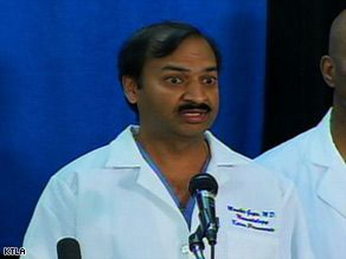 Dr. Mandhir Gupta tók á móti börnunum.