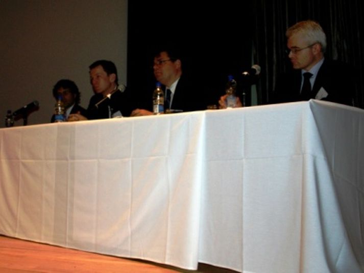 Bankastjórarnir eru staddir í New York