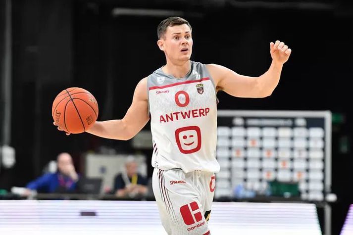 Elvar Már í leik með Antwerp Giants.