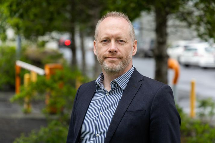Guðmundur Ingi segir slíka stefnu aldrei hafa verið birta á svo mörgum tungumálum áður. Stefnan er birt á íslensku, ensku og pólsku, auk þess sem hún kemur út á auðlesinni íslensku.