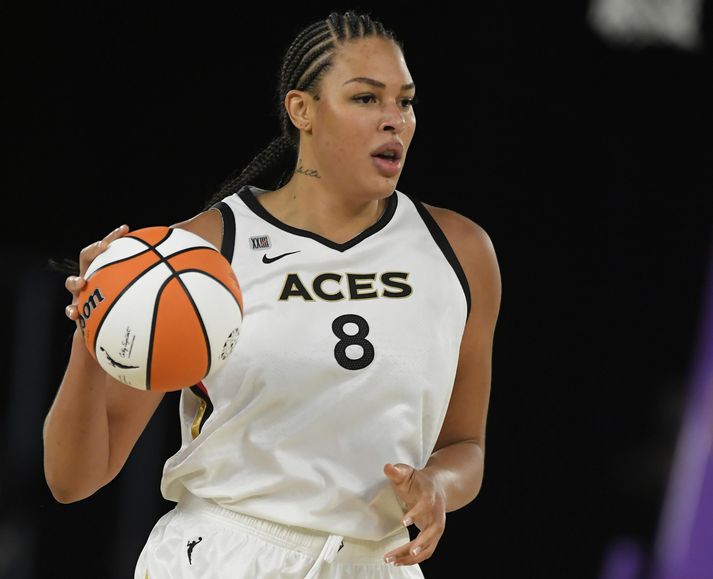 Liz Cambage er ein skærasta stjarna WNBA-deildarinnar.