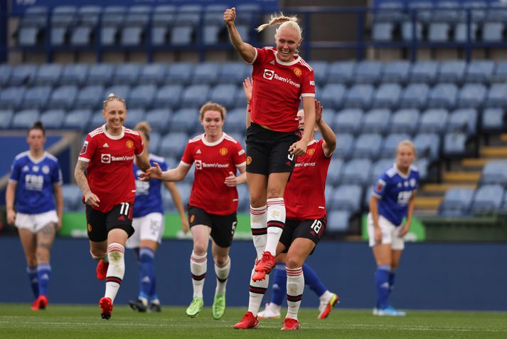 María Þórisdóttir fagnar sínu fyrsta marki fyrir Manchester United sem kom í 1-3 sigri á Leicester City 12. september.